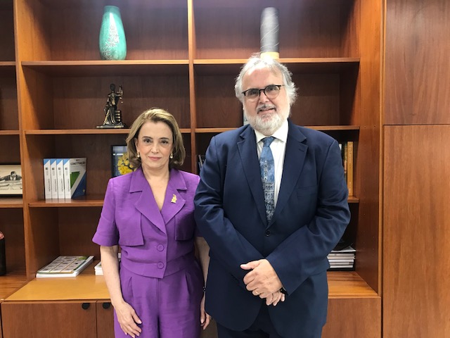 Marisa Santos Ferreira e o Secretário Geral da CJLP 